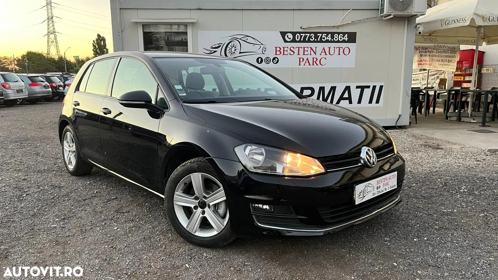 Volkswagen Golf - 1