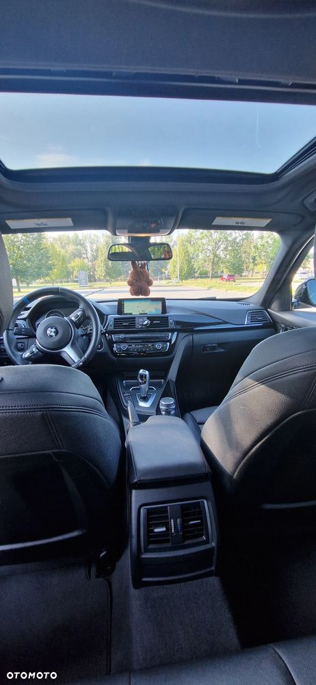 BMW Seria 3 330i xDrive - 23