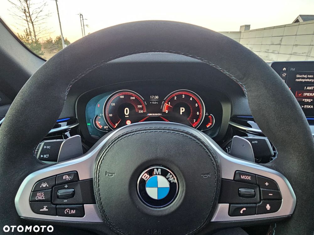 BMW Seria 5 M550i xDrive sport - 22