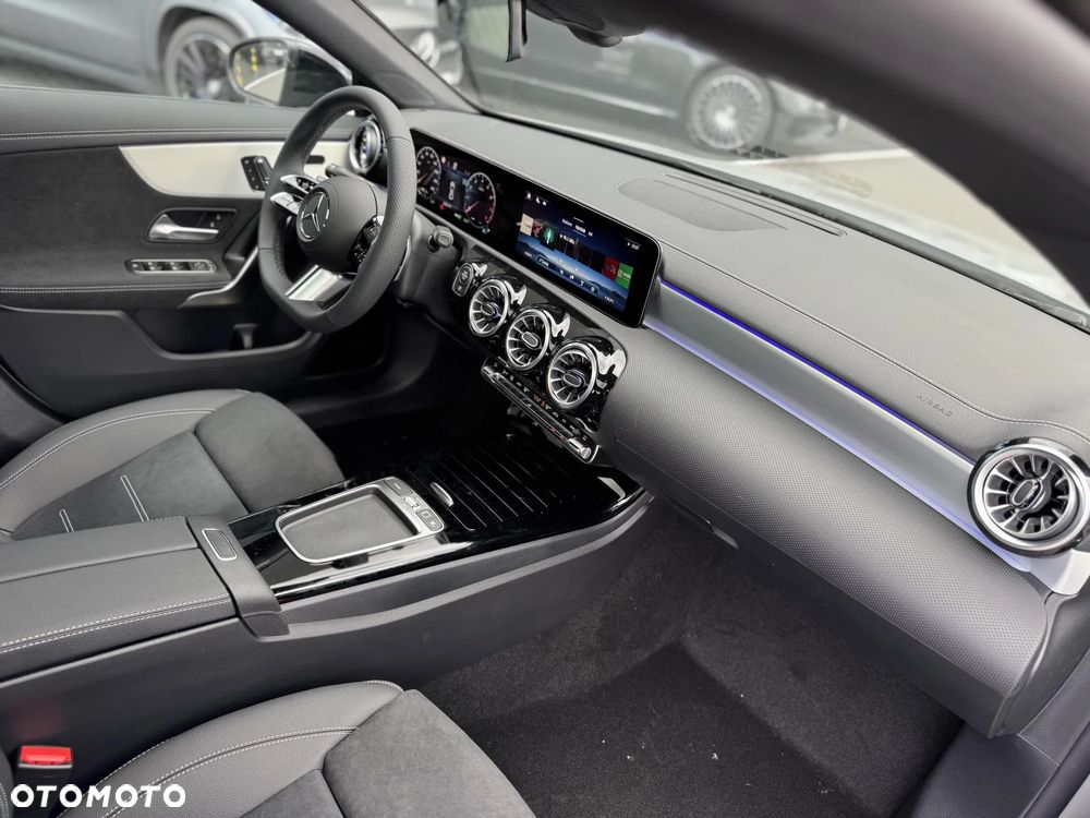 Mercedes-Benz CLA 200 AMG Line 7G-DCT - 7