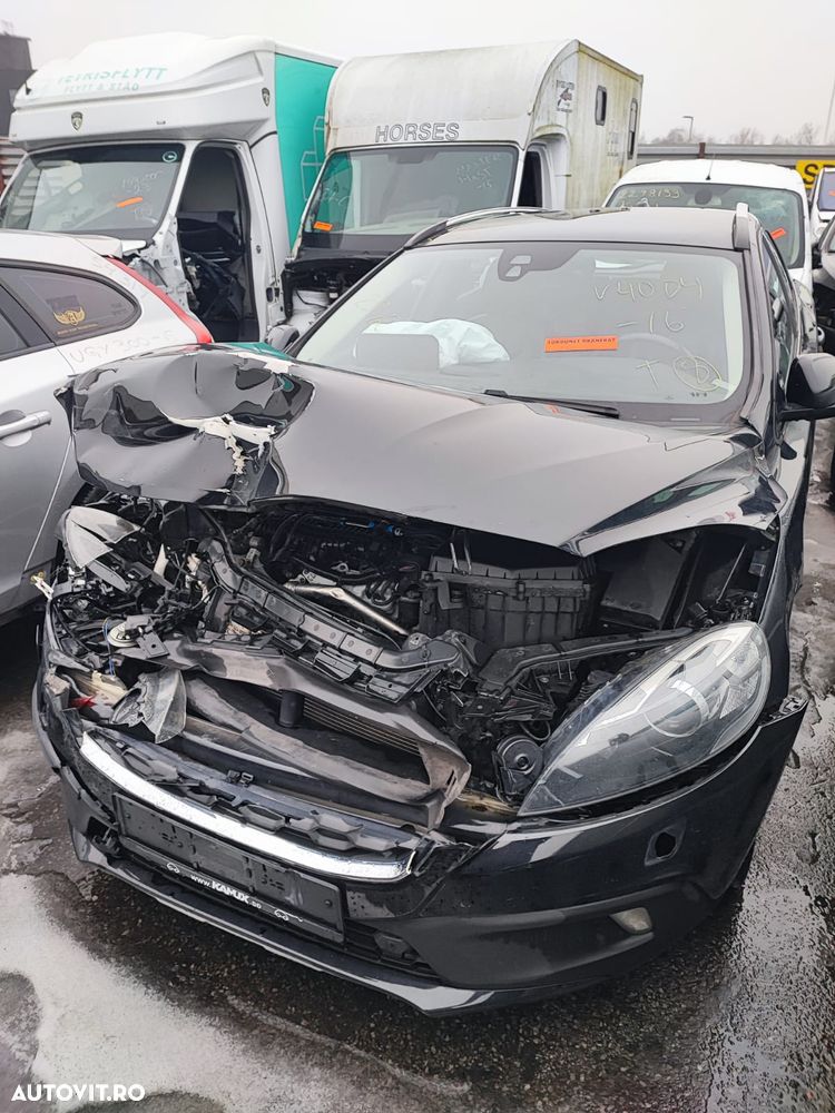 Dezmembram volvo v40 2016 136.000 km - 1