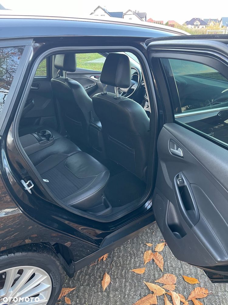 Ford Focus SW ver-turnier-1-5-ecoblue-start--stopp--system-titanium - 15