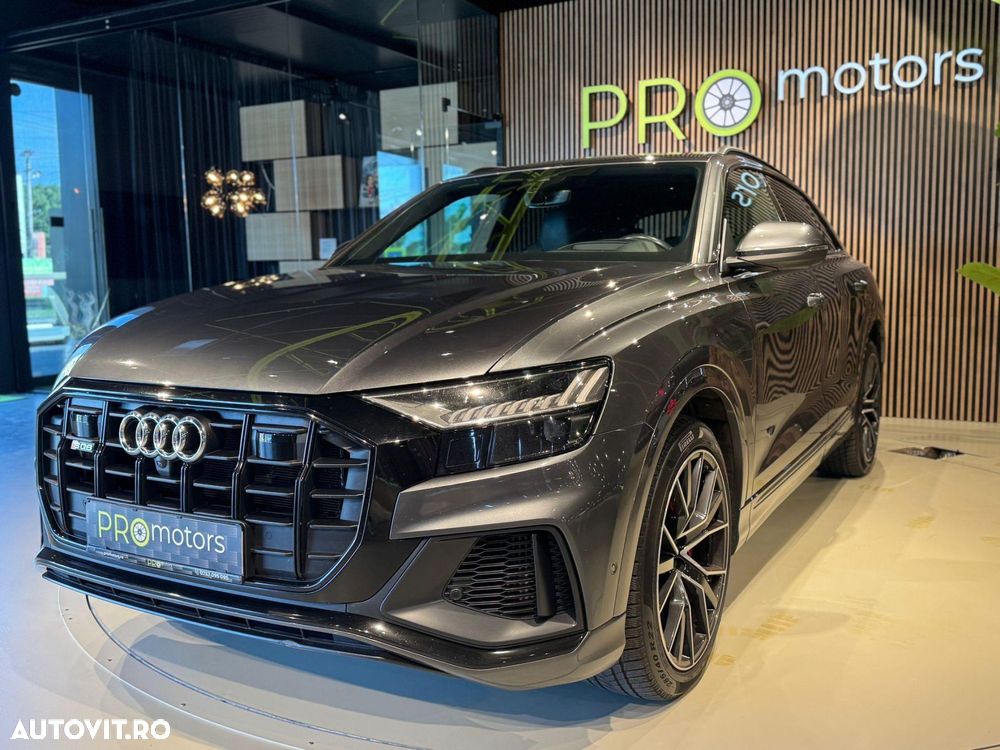 Audi SQ8 - 8