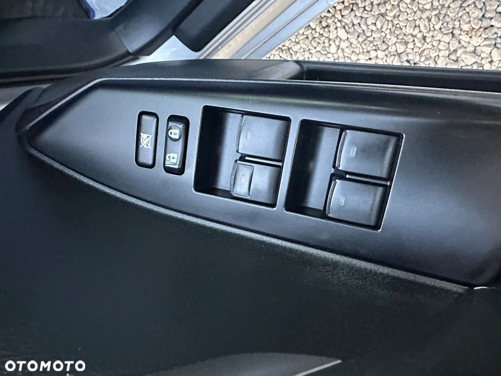 Lexus CT ver-200h - 23