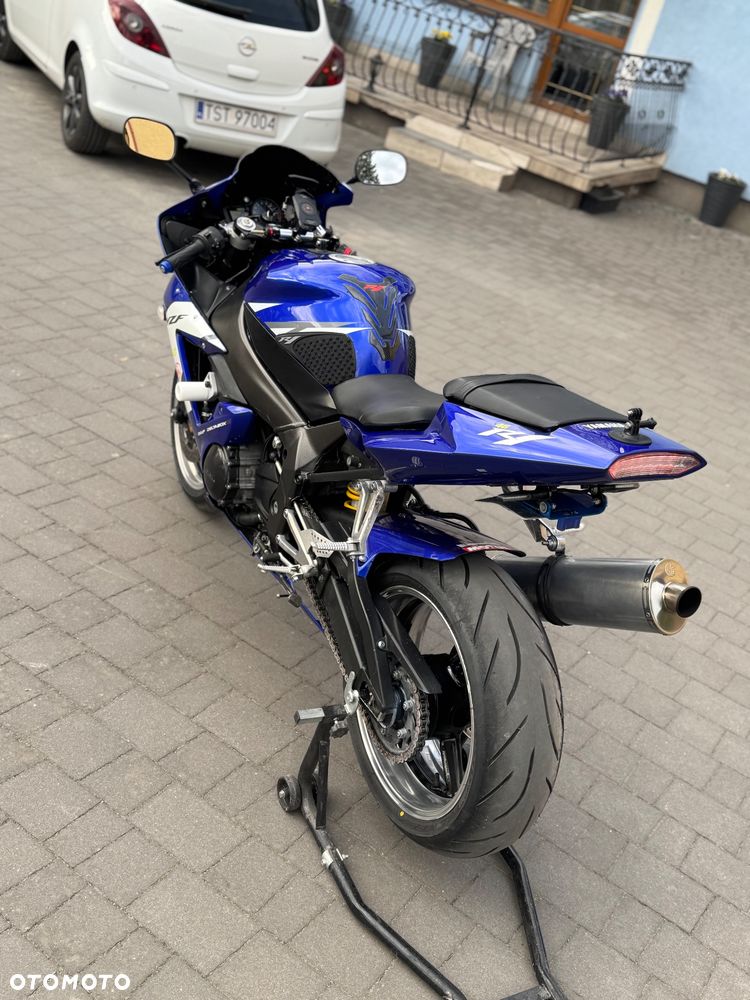 Yamaha R1 - 8