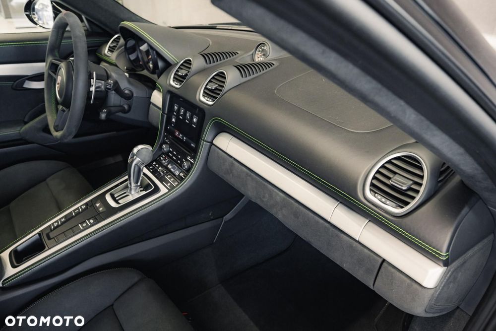 Porsche 718 Cayman GPF GT4 PDK - 34