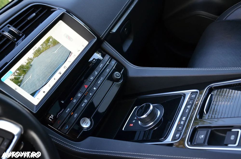 Jaguar F-Pace 20d AWD Aut. R-Sport - 33