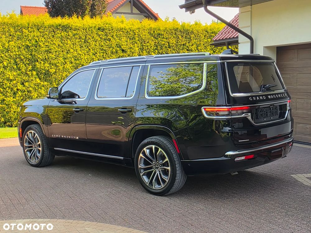 Jeep Grand Wagoneer - 11
