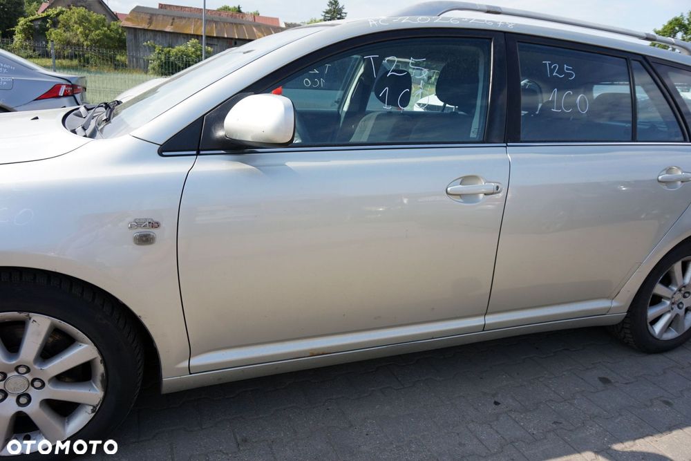 DRZWI PRZEDNIE LEWE AVENSIS II T25 KOMBI 1C0  SREBRNY TOYOTA 2003-2006 - 4