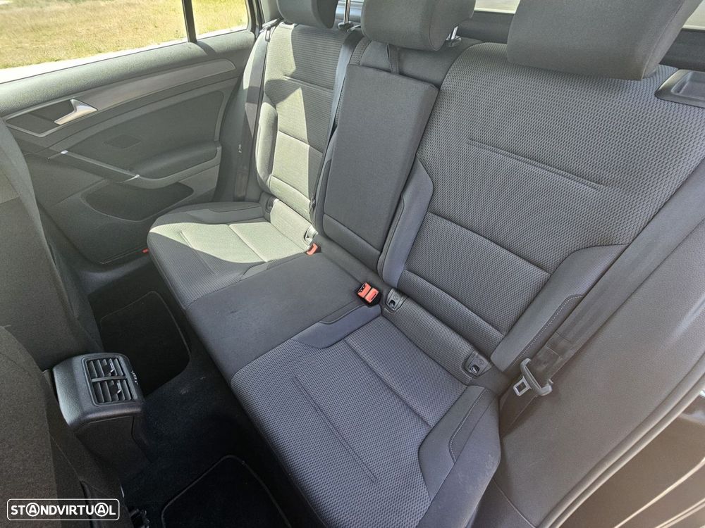 VW Golf Variant 1.6 TDi Confortline - 23
