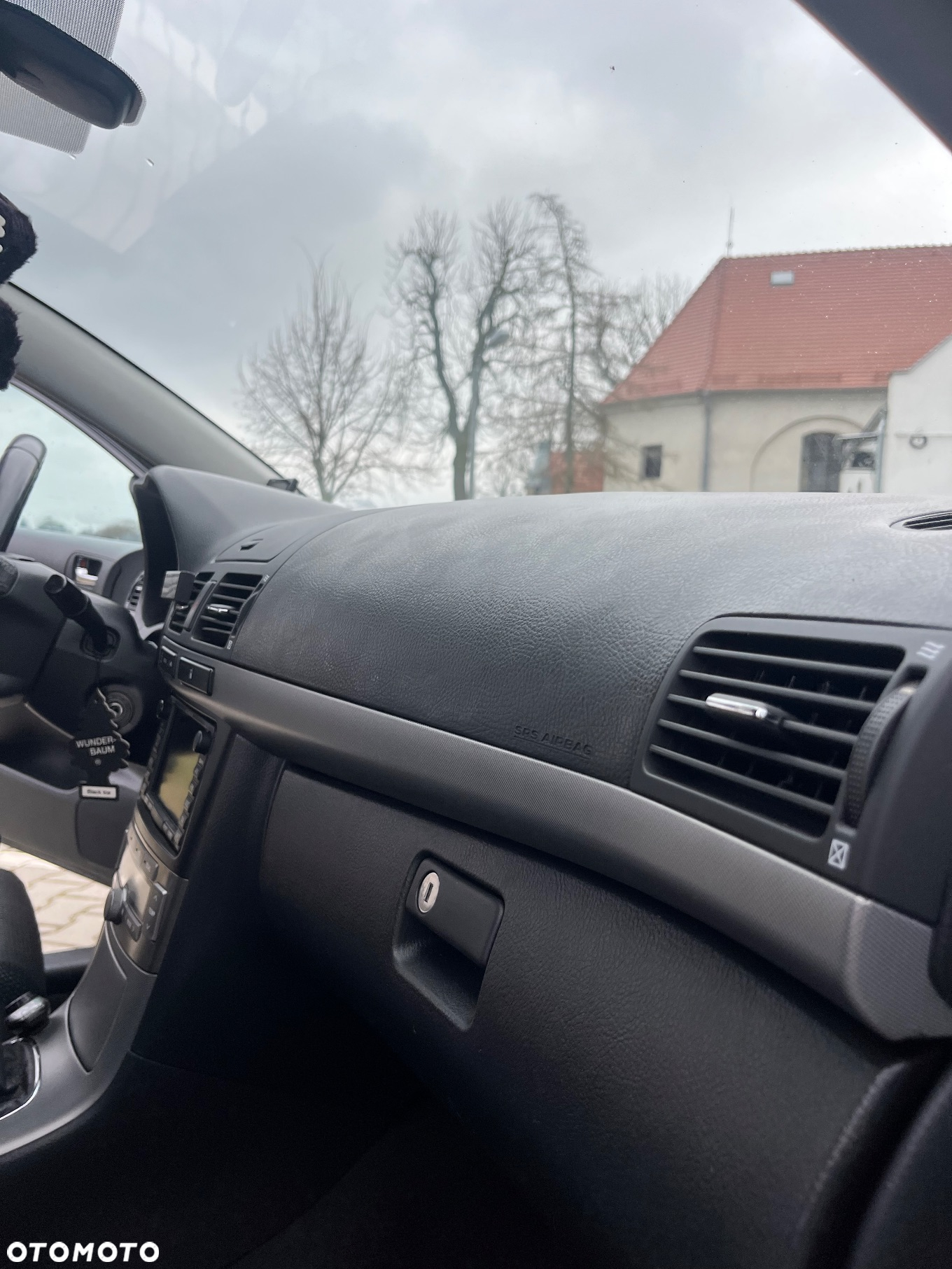 Toyota Avensis - 18