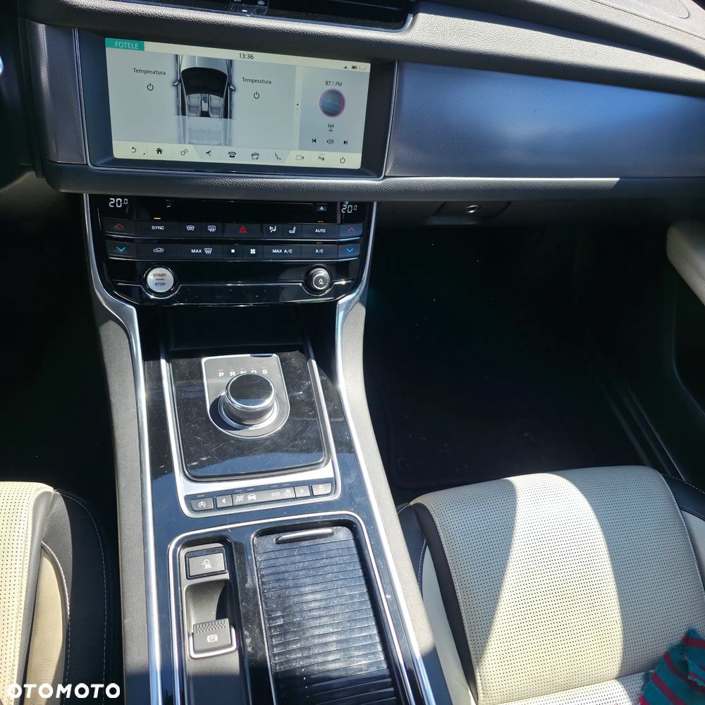 Jaguar XF 35t AWD R-Sport - 7