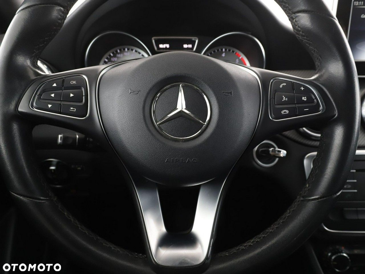 Mercedes-Benz GLA - 21
