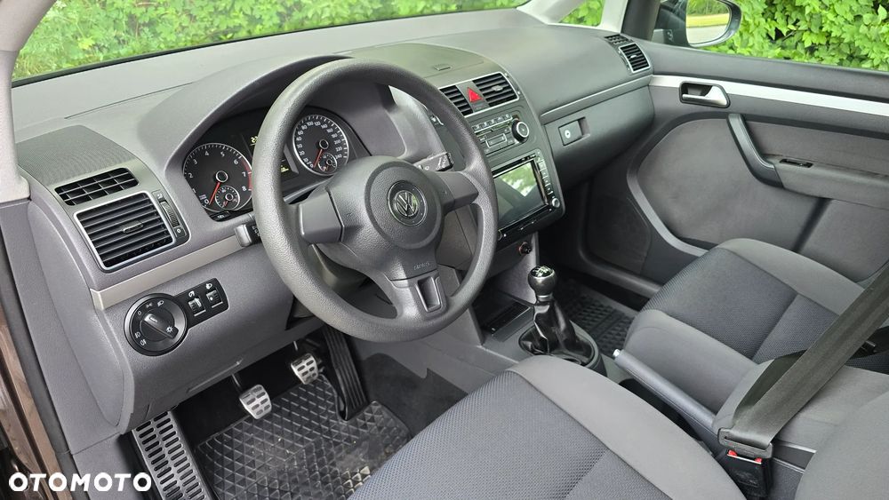 Volkswagen Touran - 10