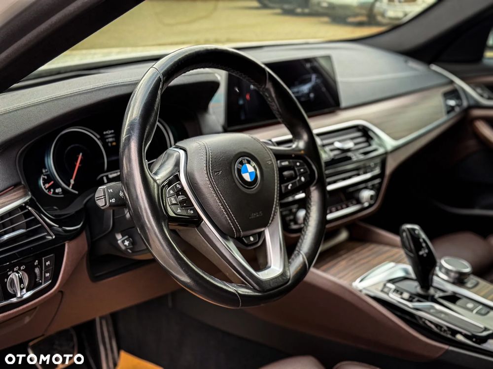 BMW Seria 5 520d xDrive M Sport Edition - 9