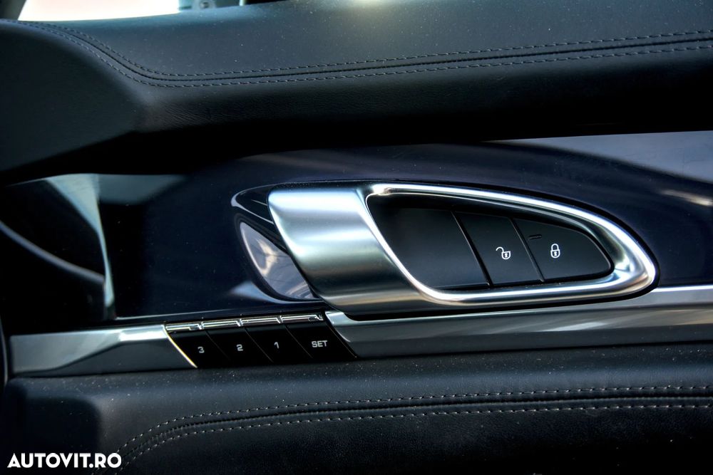 Porsche Panamera - 5