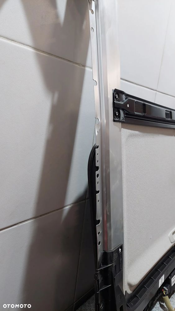 Szyberdach z silniczkiem Nissan Navara R 2017 (uszkodzona jedna szyna) - 5