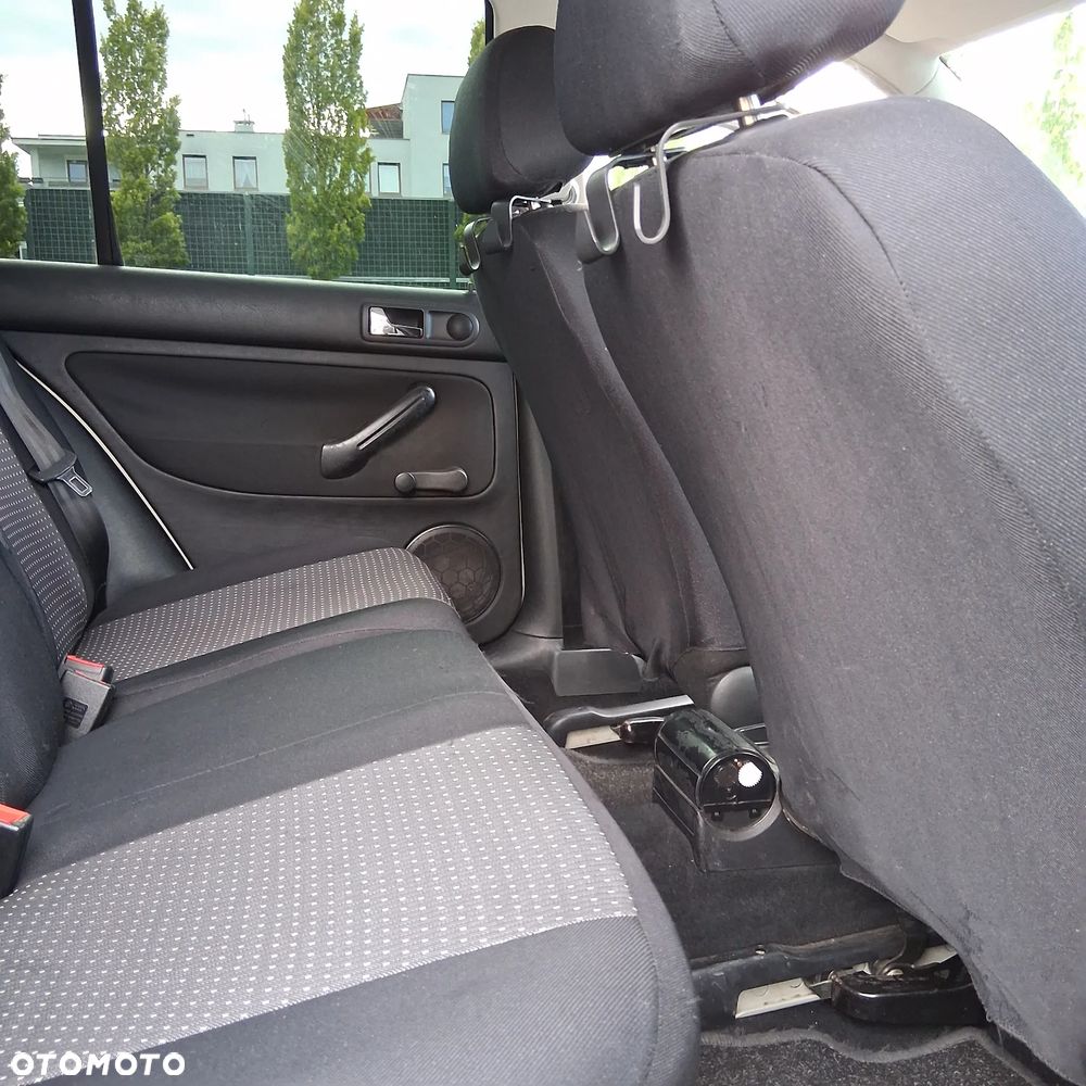 Volkswagen Golf - 10