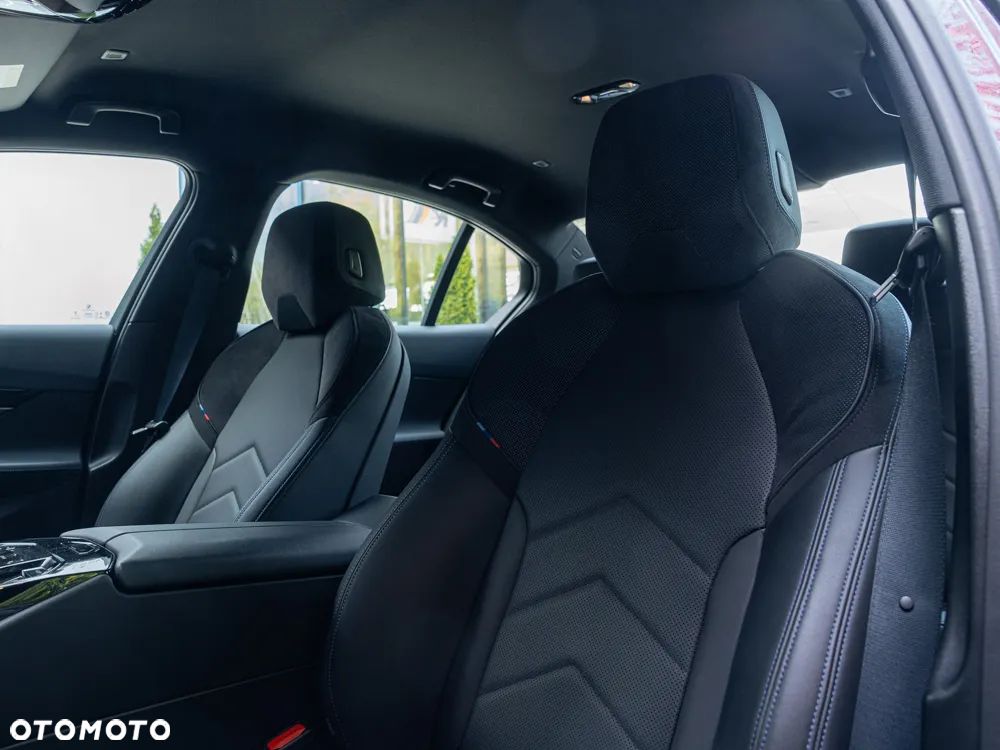BMW Seria 5 520d xDrive - 12