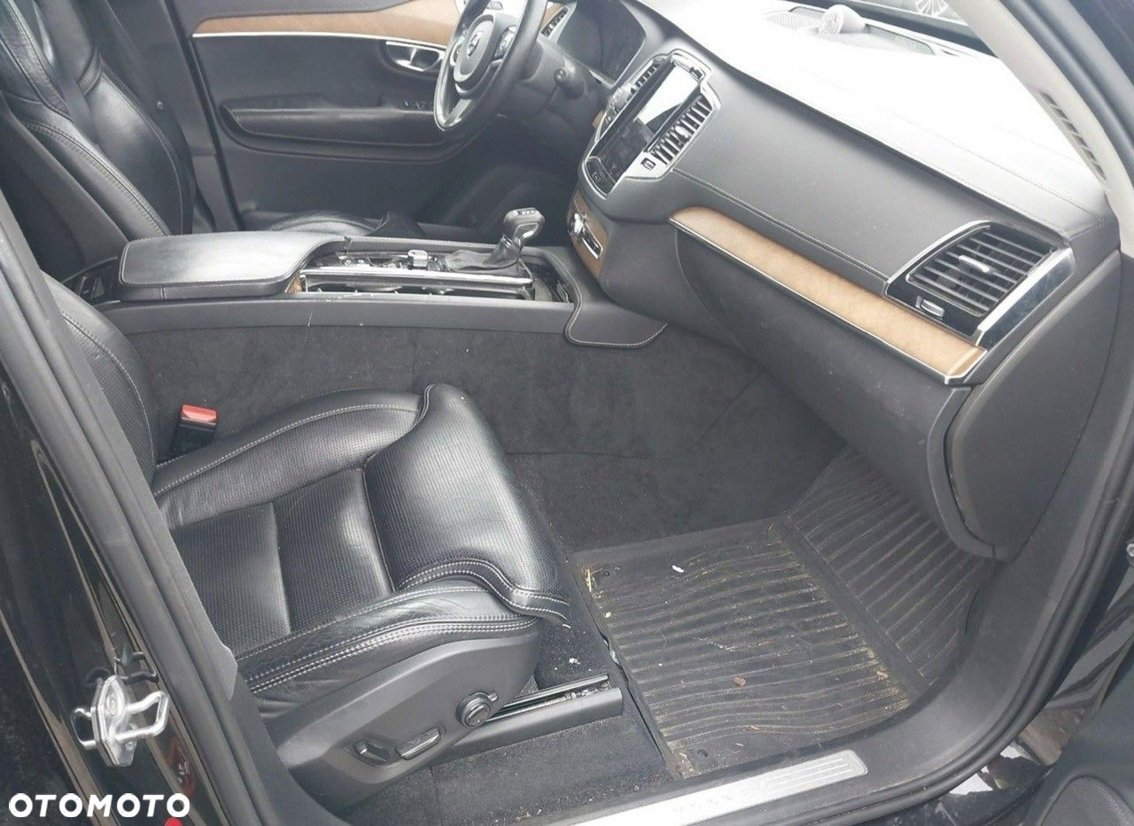 Volvo XC 90 - 7