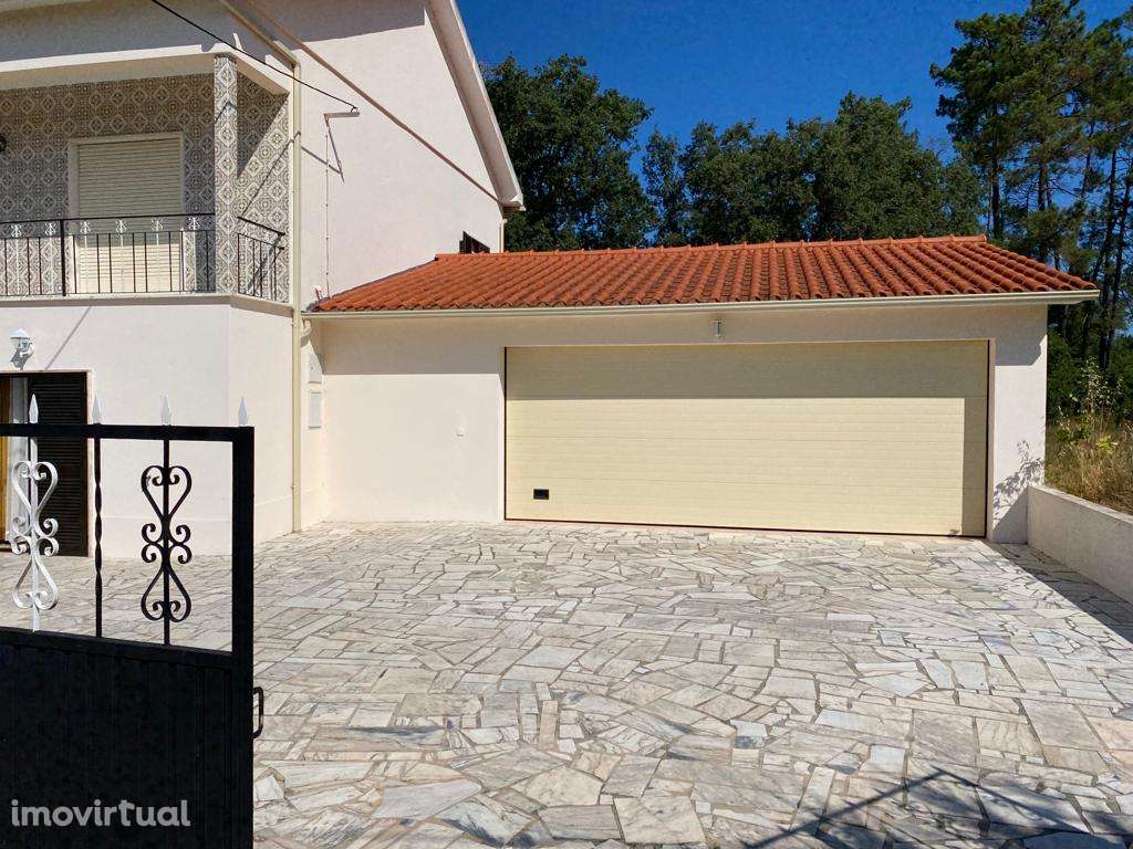 Moradia T3 isolada com jardim, terraço e garagem - Grande imagem: 3/8