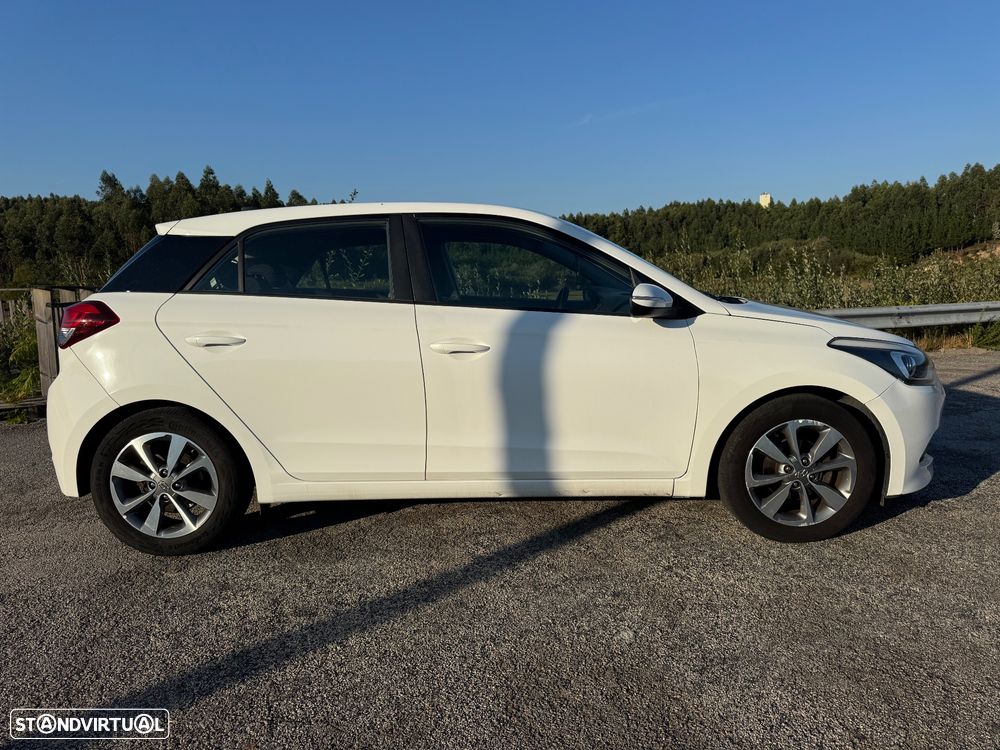 Hyundai i20 1.2 LED - 4