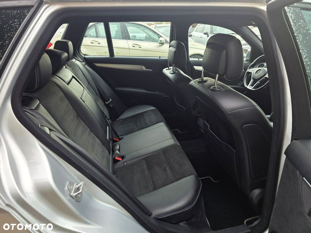 Mercedes-Benz Klasa C 180 T Edition - 24