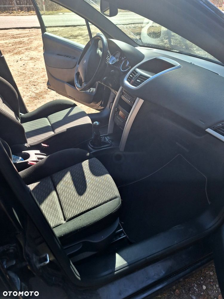 Peugeot 207 - 10