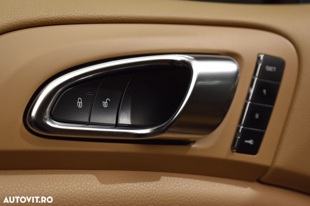 Porsche Cayenne 3.0 L - 21