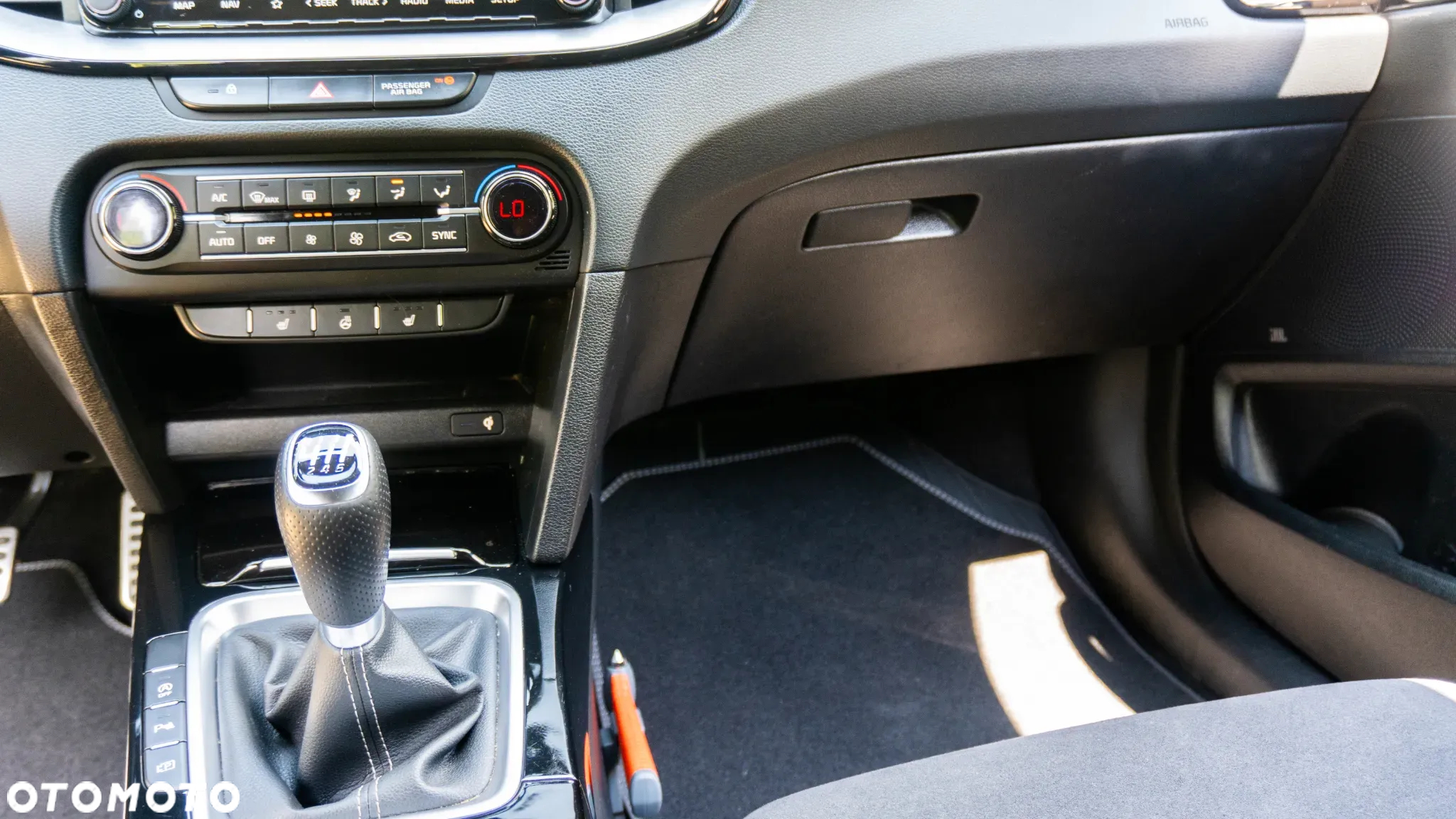Kia Ceed 1.5 T-GDI GT-Line - 30