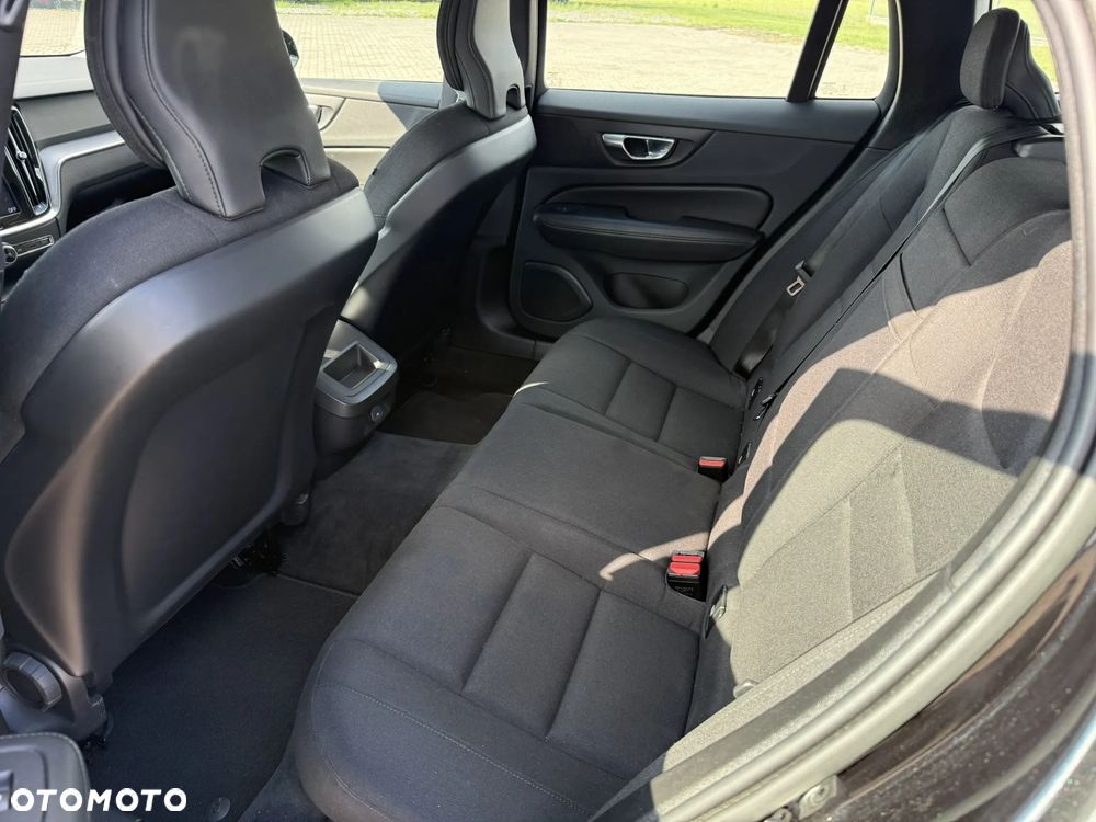 Volvo V60 B3 B DKG Momentum - 8