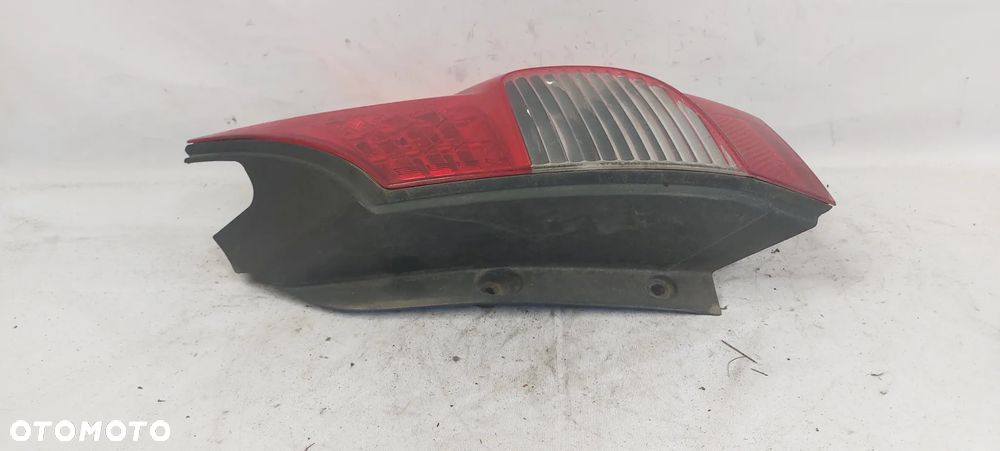 .  TYL TYLNA LAMPA PRAWA RENAULT SCENIC 2 LIFT - 3
