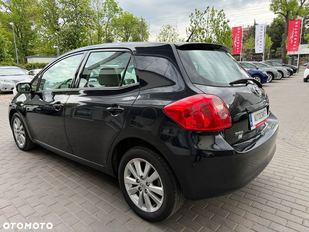 Toyota Auris 1.8 Premium - 22