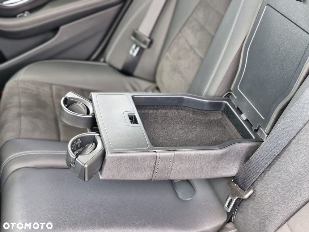 Mercedes-Benz Klasa E 220 d 4-Matic 9G-TRONIC - 29