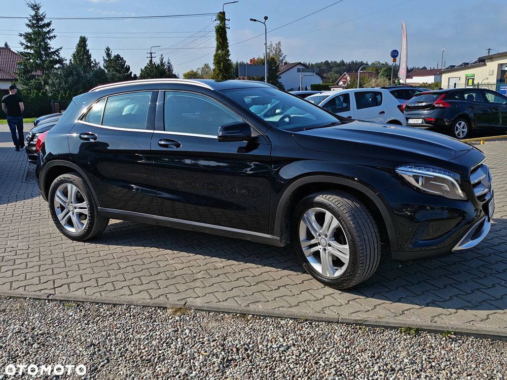 Mercedes-Benz GLA - 11