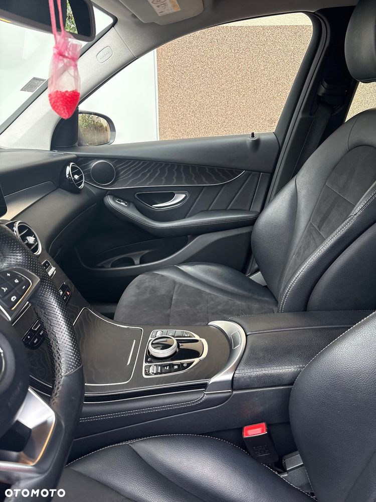 Mercedes-Benz GLC - 12