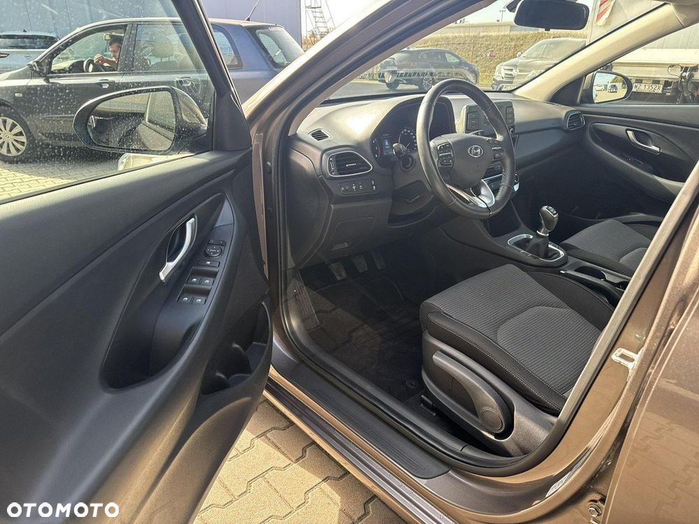 Hyundai i30 1.5 DPI Classic + - 10