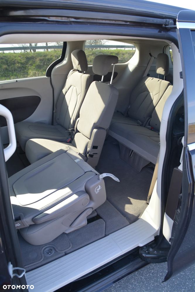 Chrysler Pacifica - 13