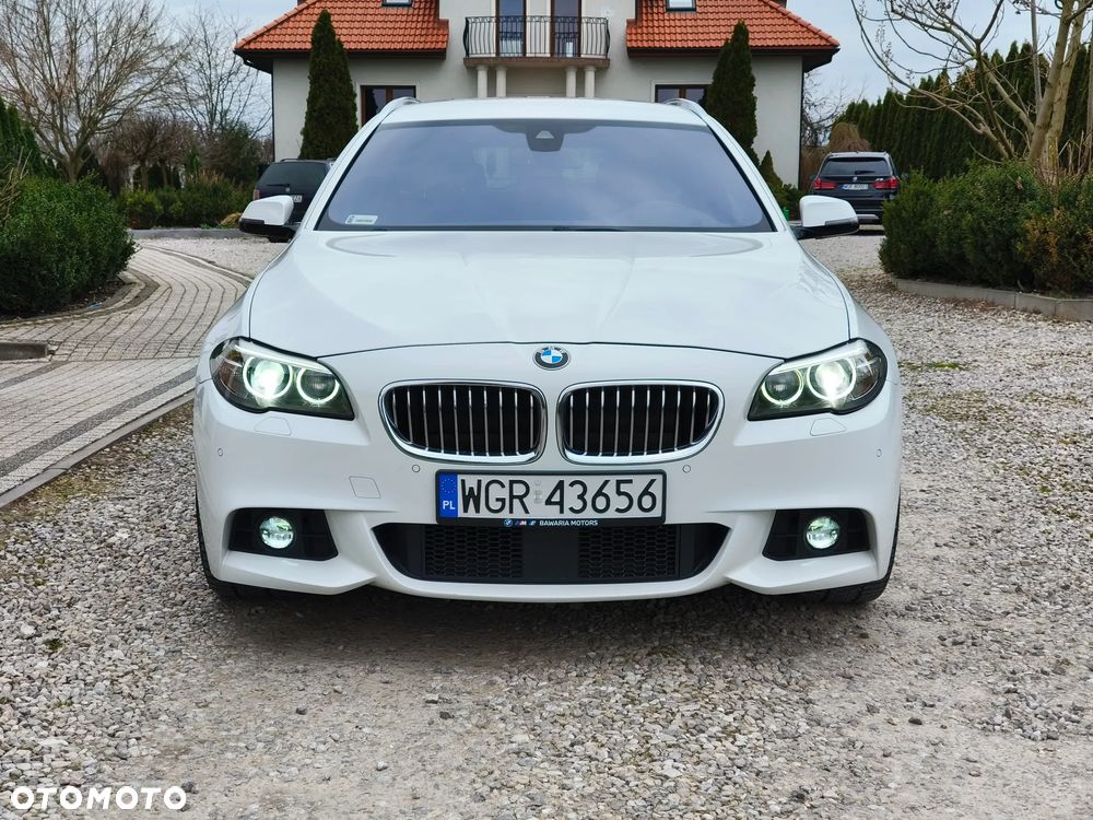 BMW Seria 5 525d xDrive - 14