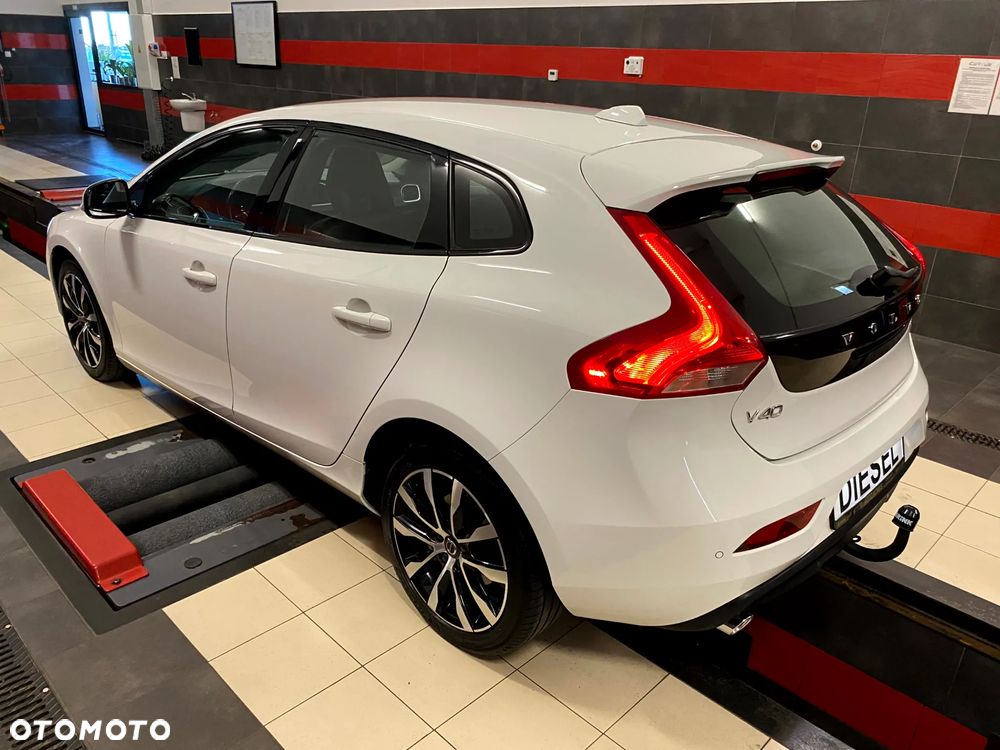 Volvo V40 D3 Drive-E SCR Momentum - 9