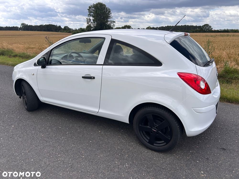 Opel Corsa 1.2 16V Cosmo - 4