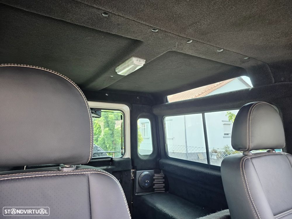 Land Rover Defender 90 2.4 CRD S - 53