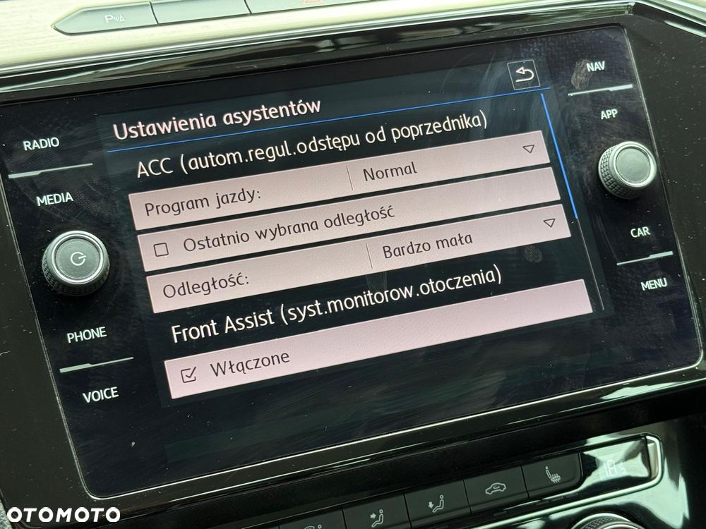 Volkswagen Passat 1.6 TDI SCR DSG - 35