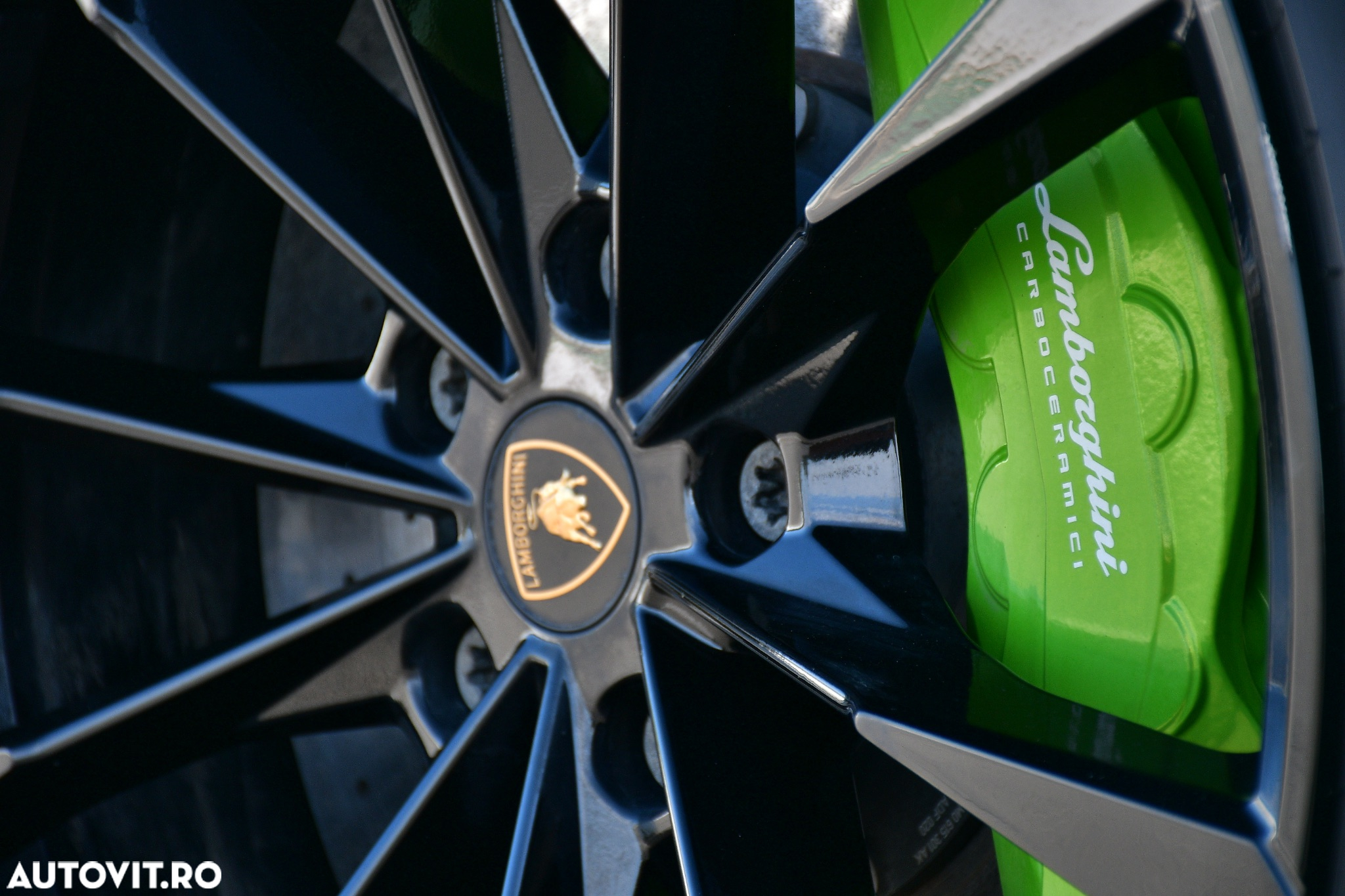 Lamborghini URUS Standard - 19