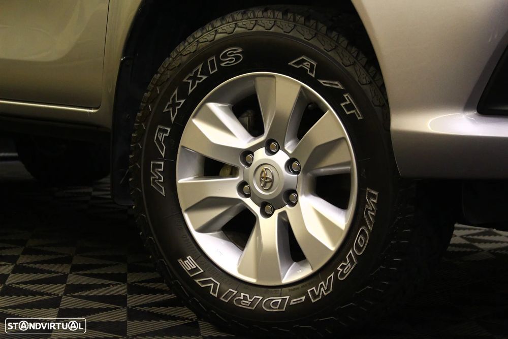 Toyota Hilux 2.4 D-4D 4WD Tracker - 6