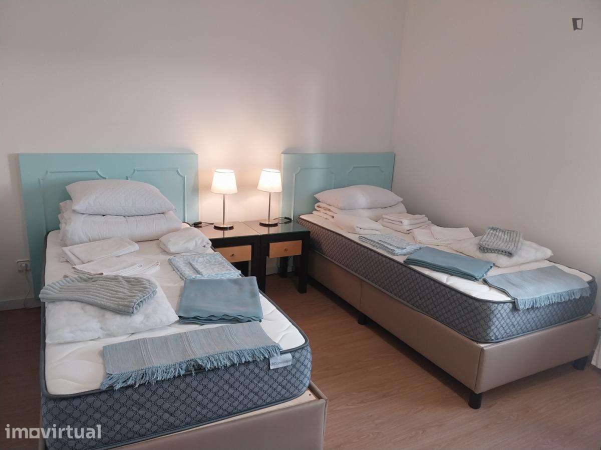 Quarto - localizado em Montes Claros Coimbra - Grande imagem: 2/12