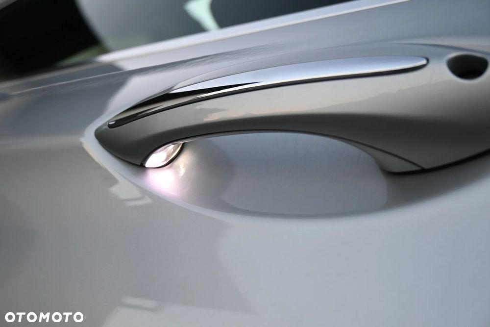 BMW Seria 5 525d - 32