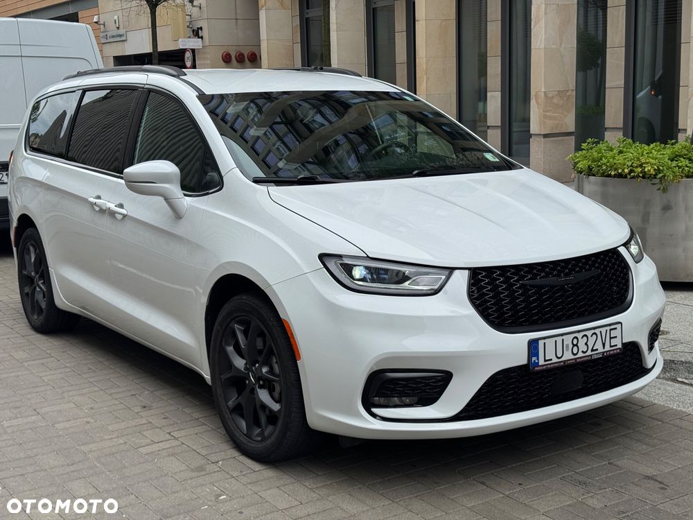 Chrysler Pacifica - 1
