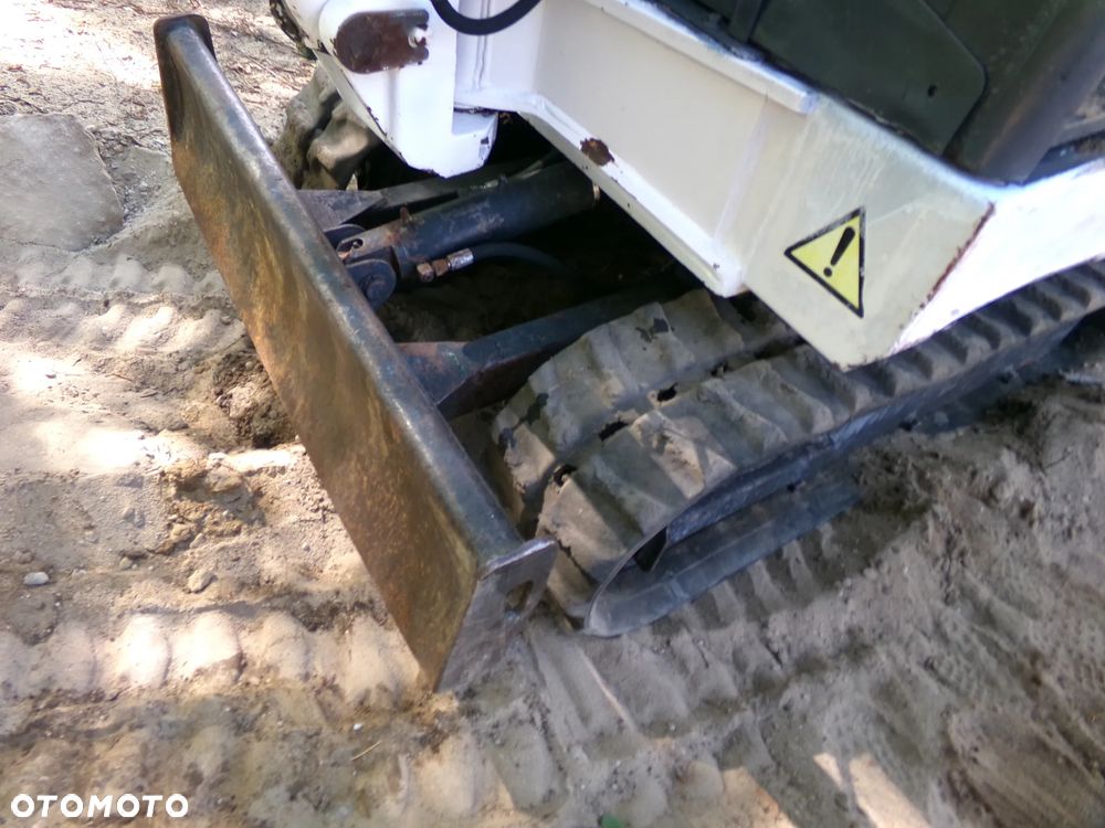 Bobcat x320 minikoparka - 11