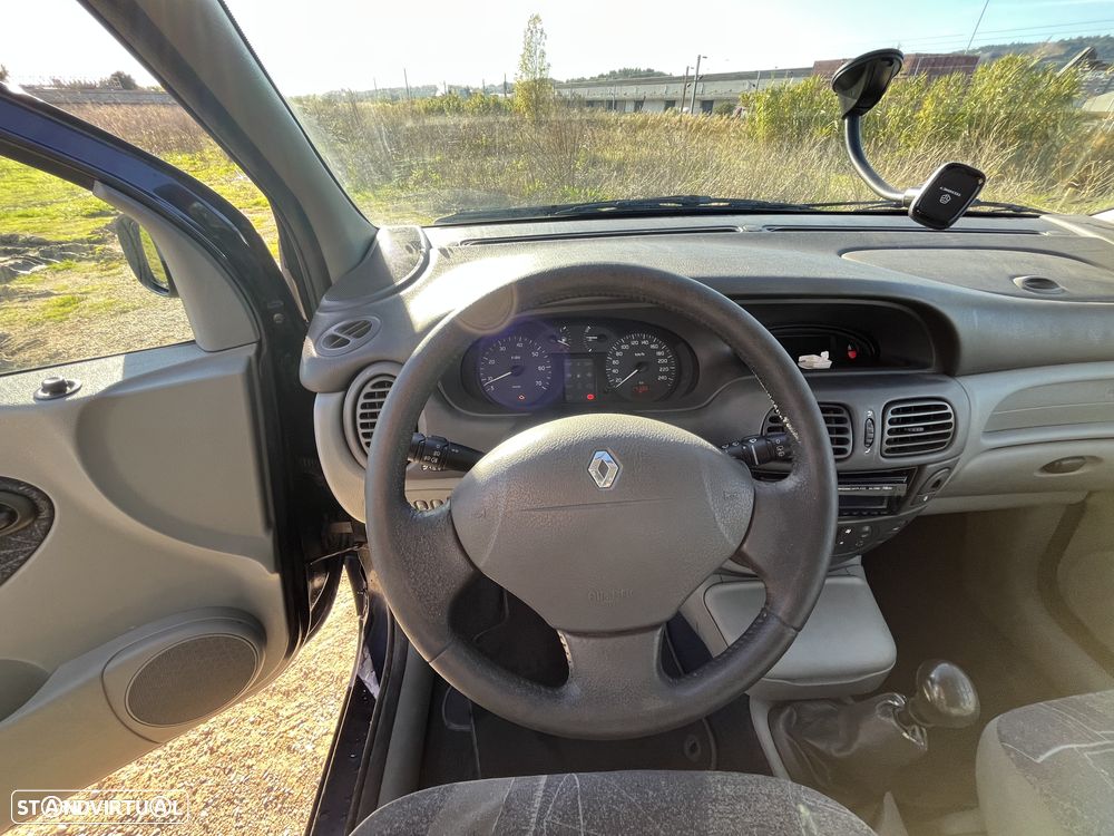 Renault Scénic 1.4 16V - 11